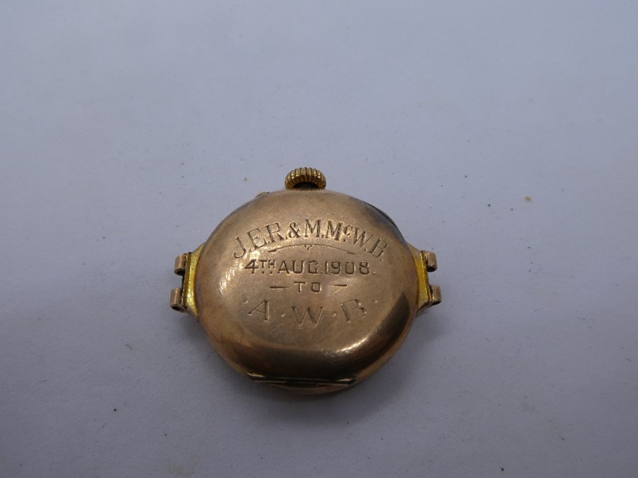 9ct yellow gold watch marked 375.  The back inscribed J.E.R. & M.Mc.W.B. 4th Aug, 1908 TO AWB, AF, n - Image 5 of 5