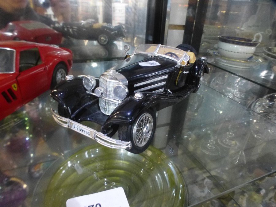 A Burago ferrari GTO 1/18 scale and a Burago 1930's roadster - Image 3 of 7