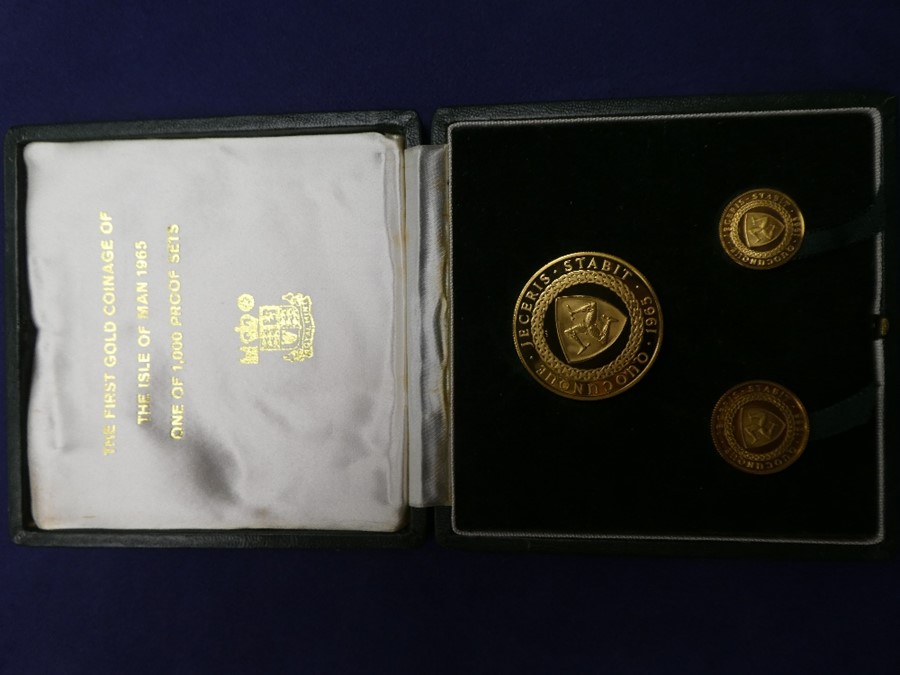 Cased 24ct Gold prrof coin set, 'The First Gold Coinage Of The Isle Of Man 1965' comprising of £5 co - Image 2 of 6