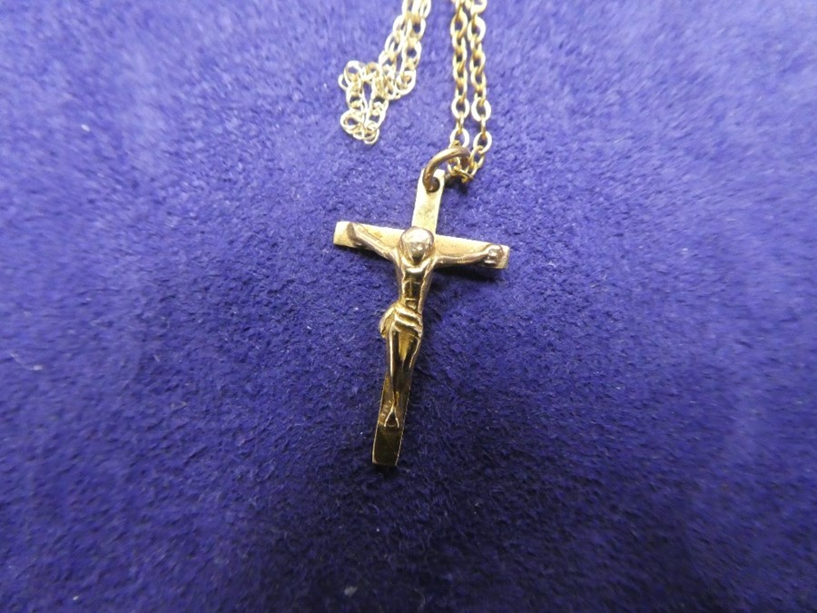 9ct yellow gold crucifix, 9ct yellow gold chain, both marked 1.1g and an unmarked yellow metal chain - Image 2 of 2