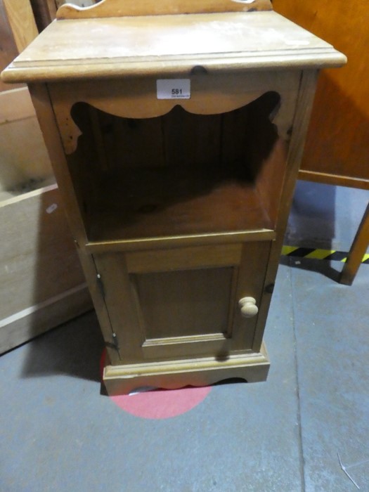 Two modern pine bedside chests - Image 3 of 3