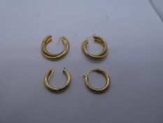 2 Pairs of yellow gold hoops earrings, both marked 375, 4.5g