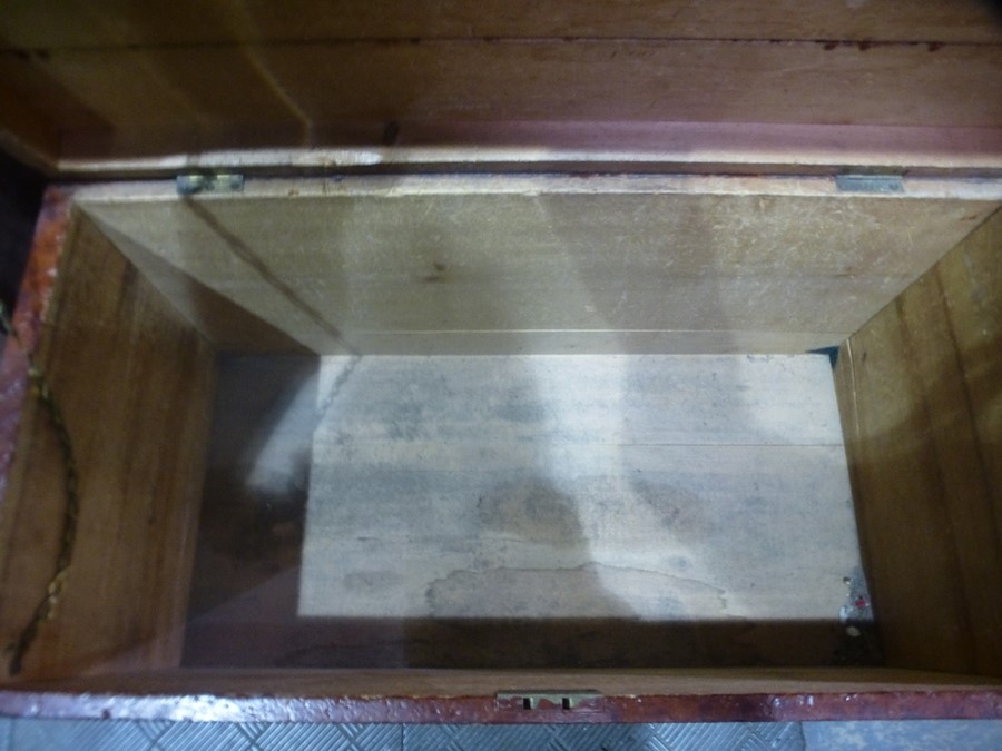 A small pine blanket box - Image 2 of 2