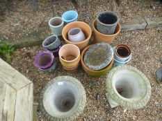 Sundry garden pots and a pair of urns