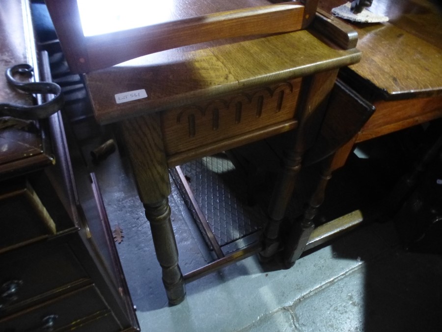 A Reproduction oak hall table and a reproduction twin pedestal desk - Image 2 of 9