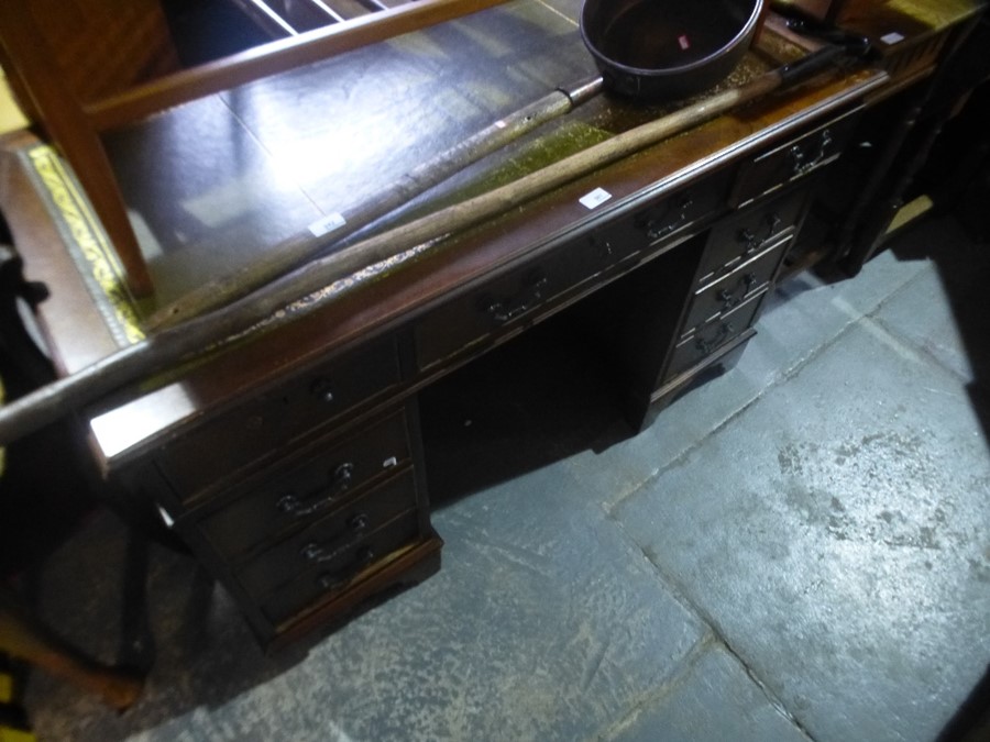 A Reproduction oak hall table and a reproduction twin pedestal desk - Image 5 of 9