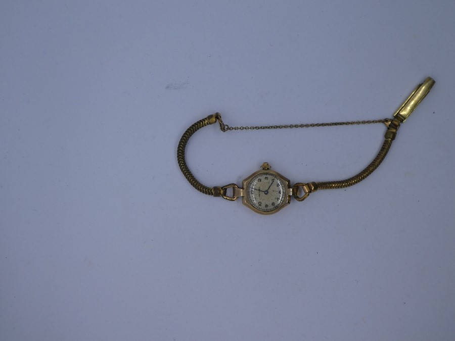Vintage 9ct yellow gold cased 'Crusader' wristwatch, marks worn, on rolled gold strap, AF - Image 5 of 5