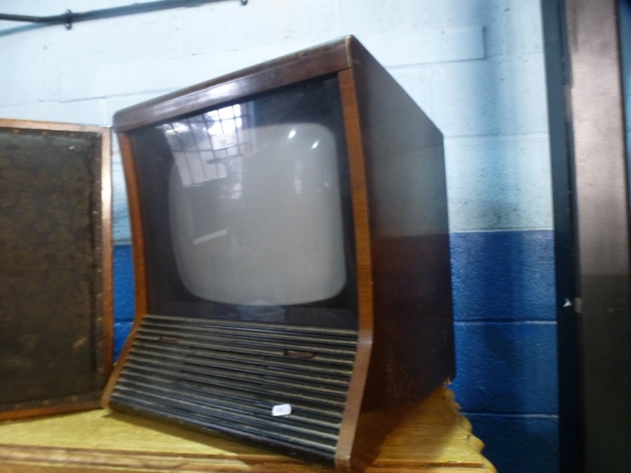 A vintage pye television, probably 1950's - Image 2 of 2
