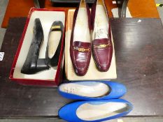 A small quantity of vintage ladies shoes