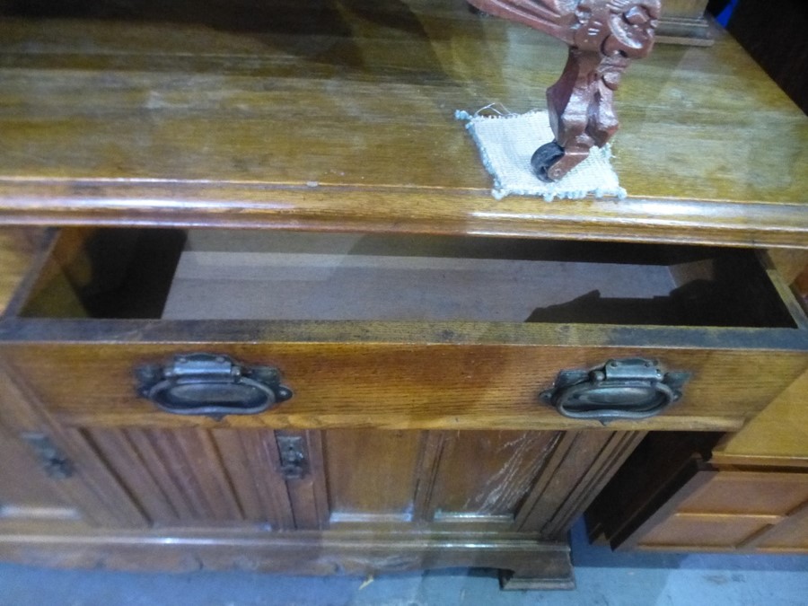 An early 20th century oak mirror back sideboard having two drawers with cupboard below - Image 4 of 4