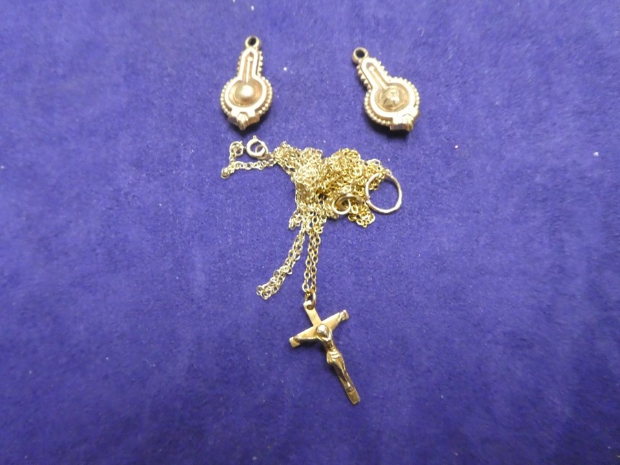 9ct yellow gold crucifix, 9ct yellow gold chain, both marked 1.1g and an unmarked yellow metal chain