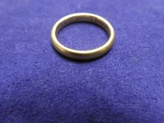 22ct yellow gold wedding band, size O, 5.5g