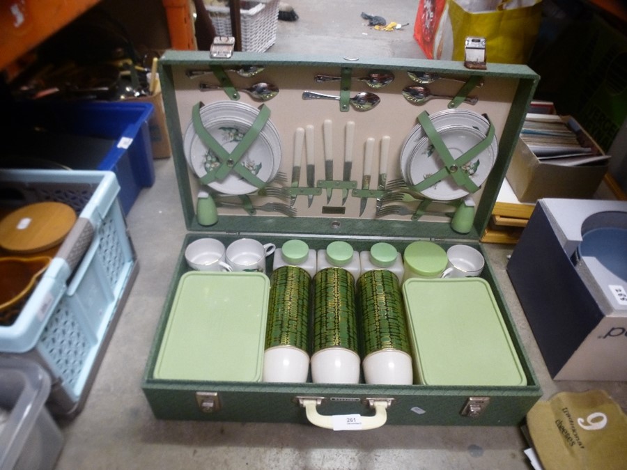 A vintage Brexton picnic set in fitted case - Image 2 of 3
