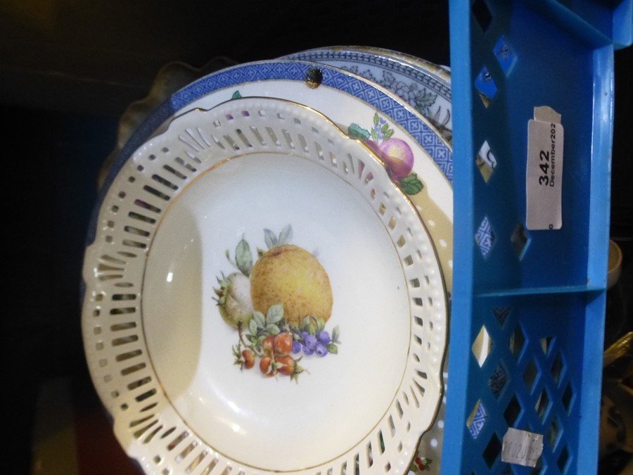 A small tray of decorative plates - Image 2 of 2