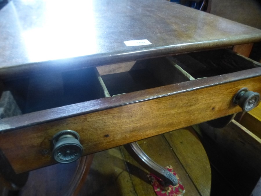 An antique mahogany two flap Pembroke table on center pillar and quadruped supports - Image 3 of 3