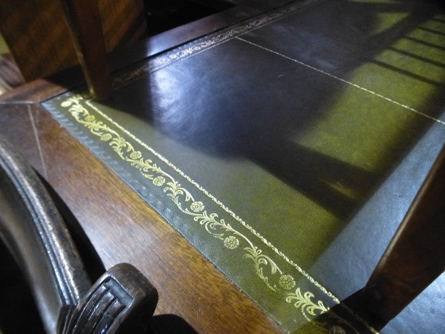 A Reproduction oak hall table and a reproduction twin pedestal desk - Image 6 of 9