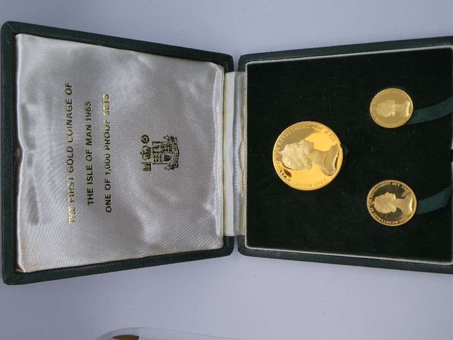 Cased 24ct Gold prrof coin set, 'The First Gold Coinage Of The Isle Of Man 1965' comprising of £5 co - Image 4 of 6