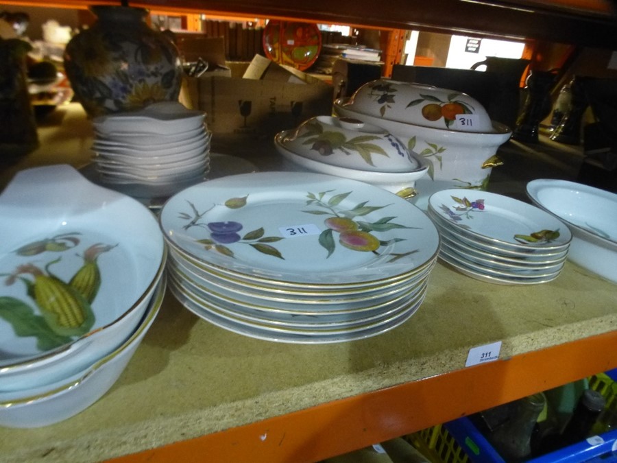 A small quantity of Royal Worcester Evesham dinnerware - Image 2 of 2