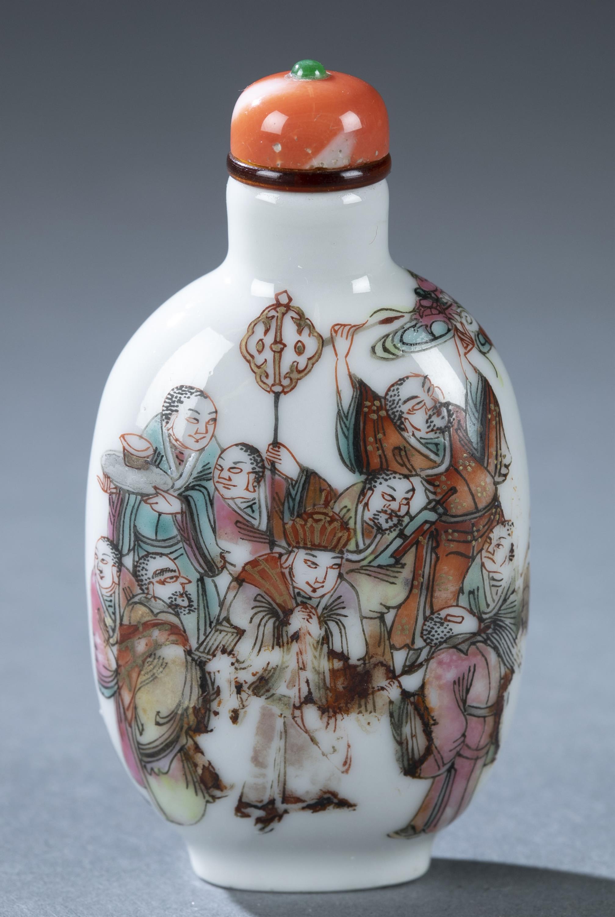 Porcelain famille rose snuff bottle, 19th c.