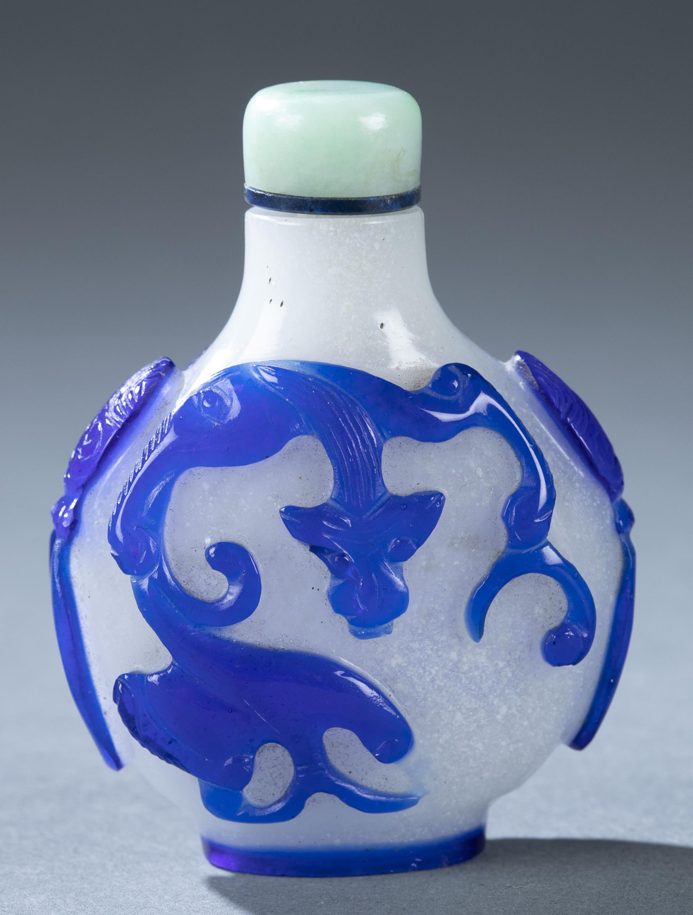 Peking glass overlay snuff bottle. - Image 3 of 6