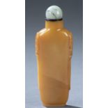 Honey agate snuff bottle, 19th century.