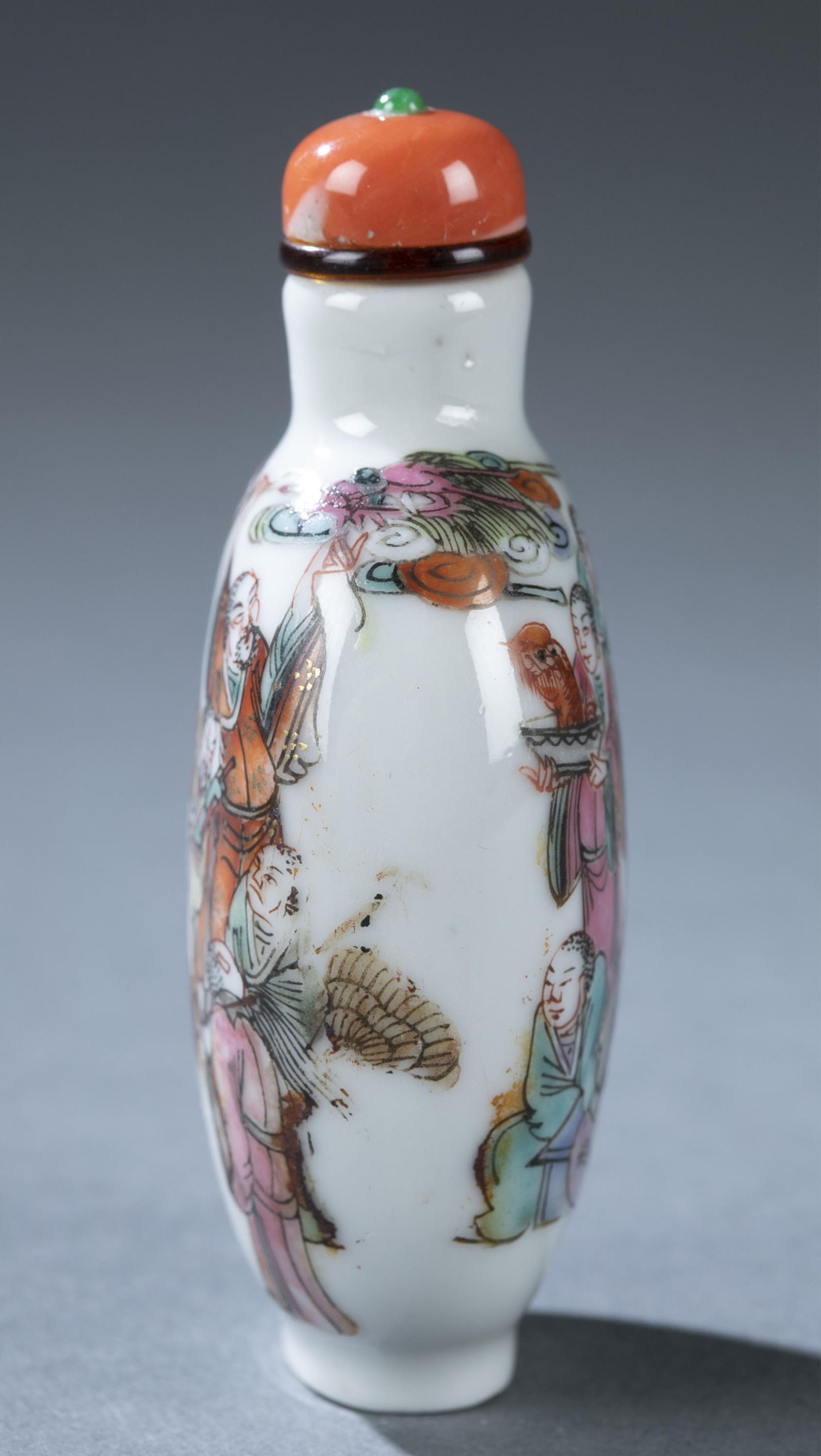 Porcelain famille rose snuff bottle, 19th c. - Image 4 of 6