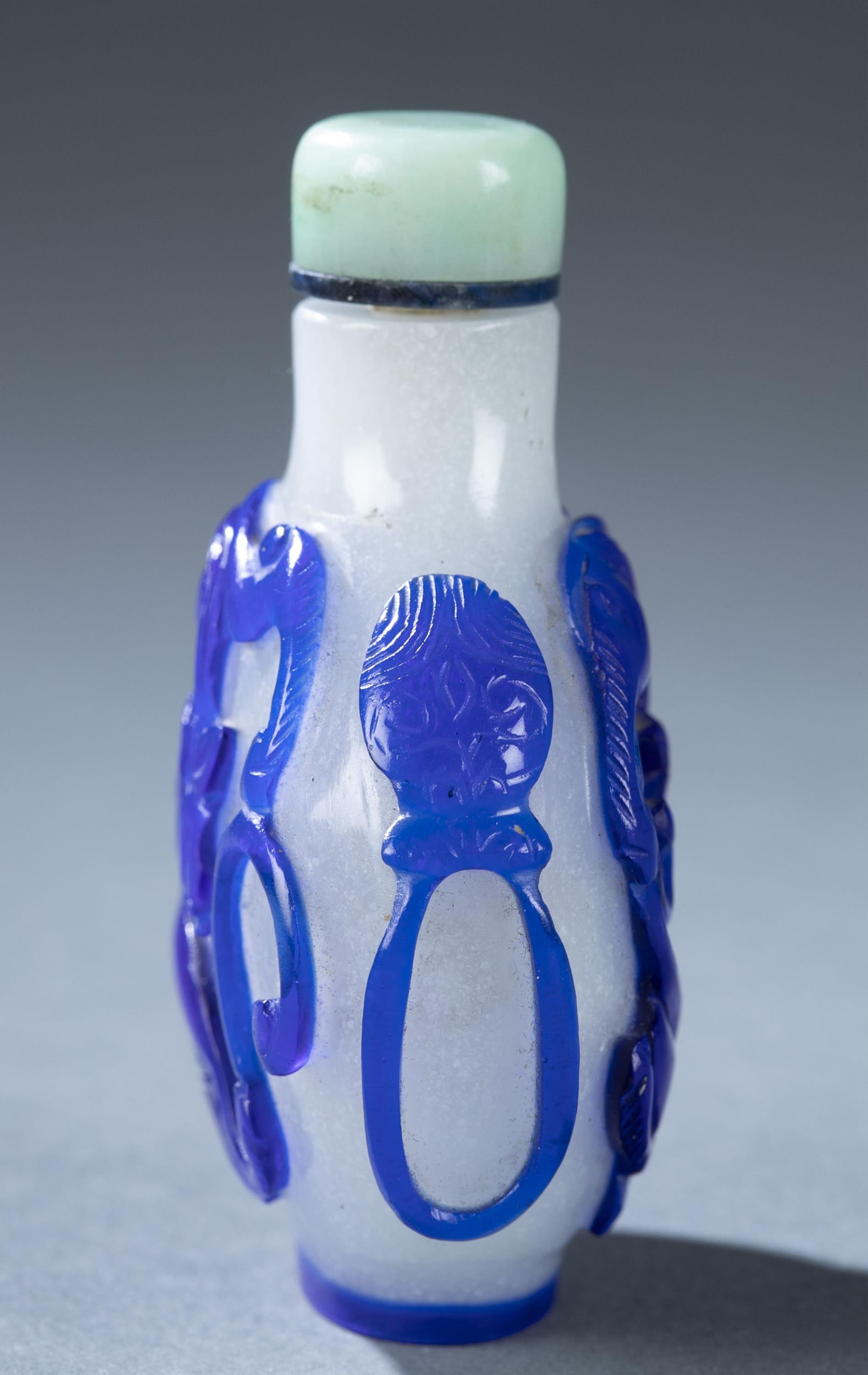 Peking glass overlay snuff bottle. - Image 4 of 6