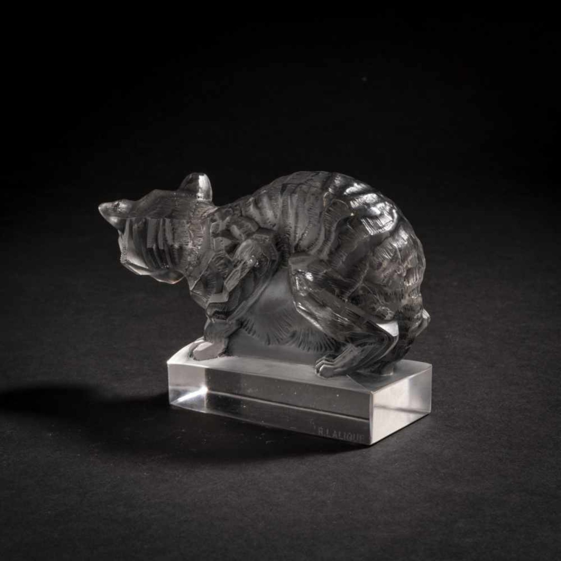 René Lalique, 'Chat' paperweight, 1929'Chat' paperweight, 1929H. 8 cm. Clear, moulded glass, - Bild 3 aus 4