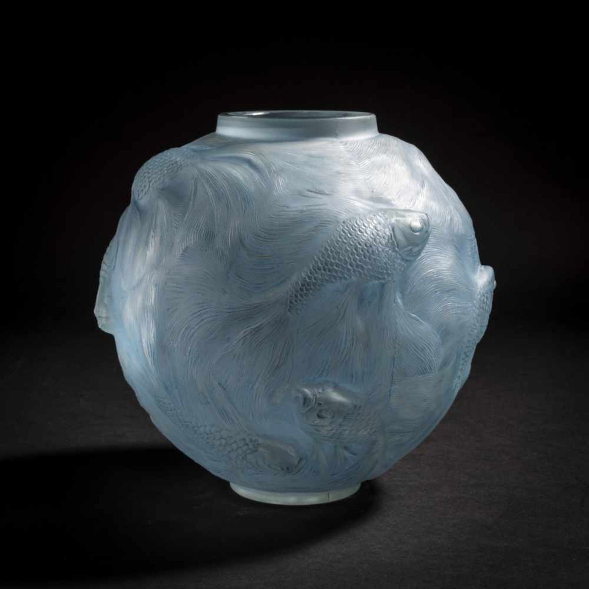 René Lalique, 'Formose' vase, 1924'Formose' vase, 1924H. 17 cm. Clear, mould-blown glass, satined, - Bild 3 aus 8
