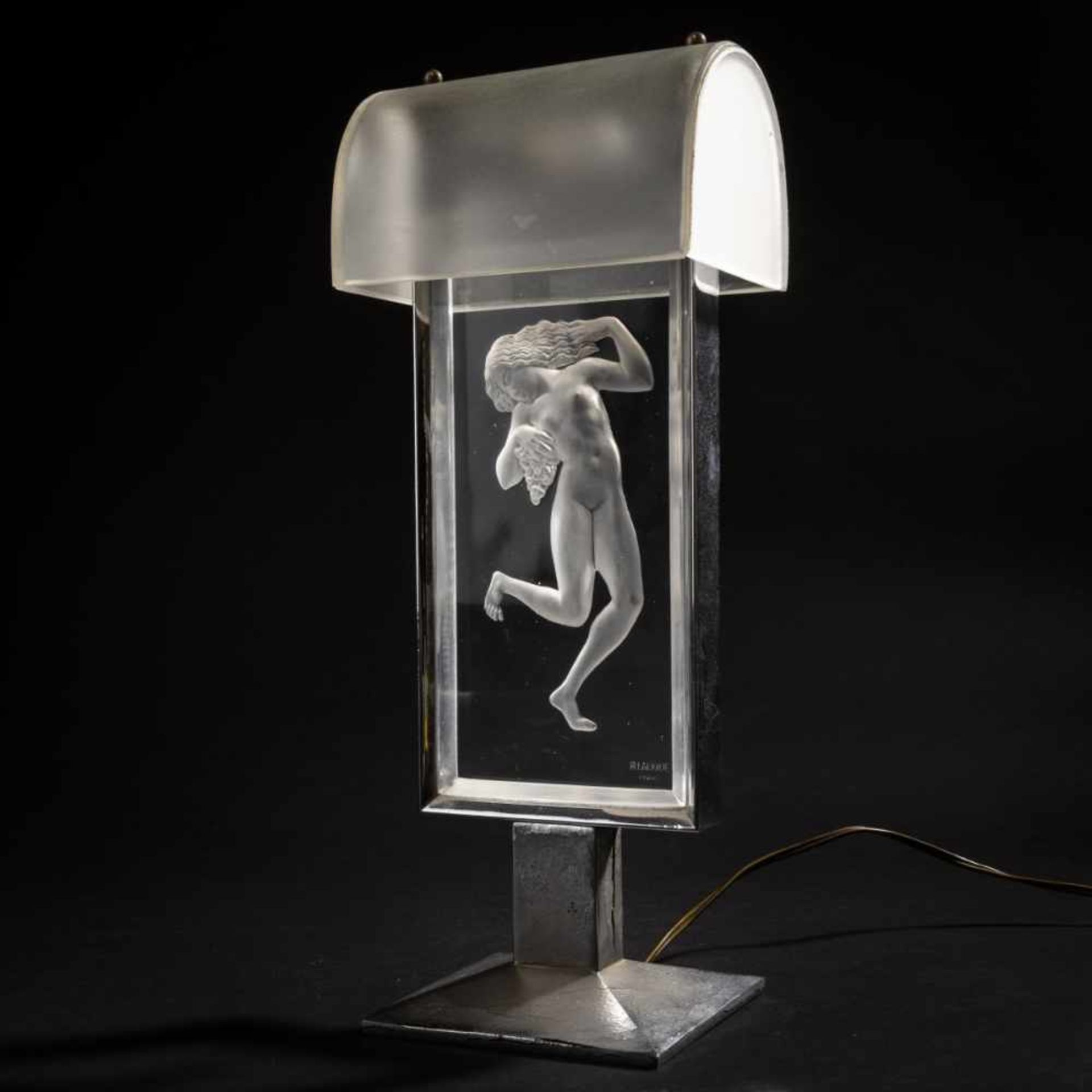 René Lalique, 'Bacchante' table lamp, 1931'Bacchante' table lamp, 1931H. 37.7 cm. Clear, moulded - Bild 2 aus 4