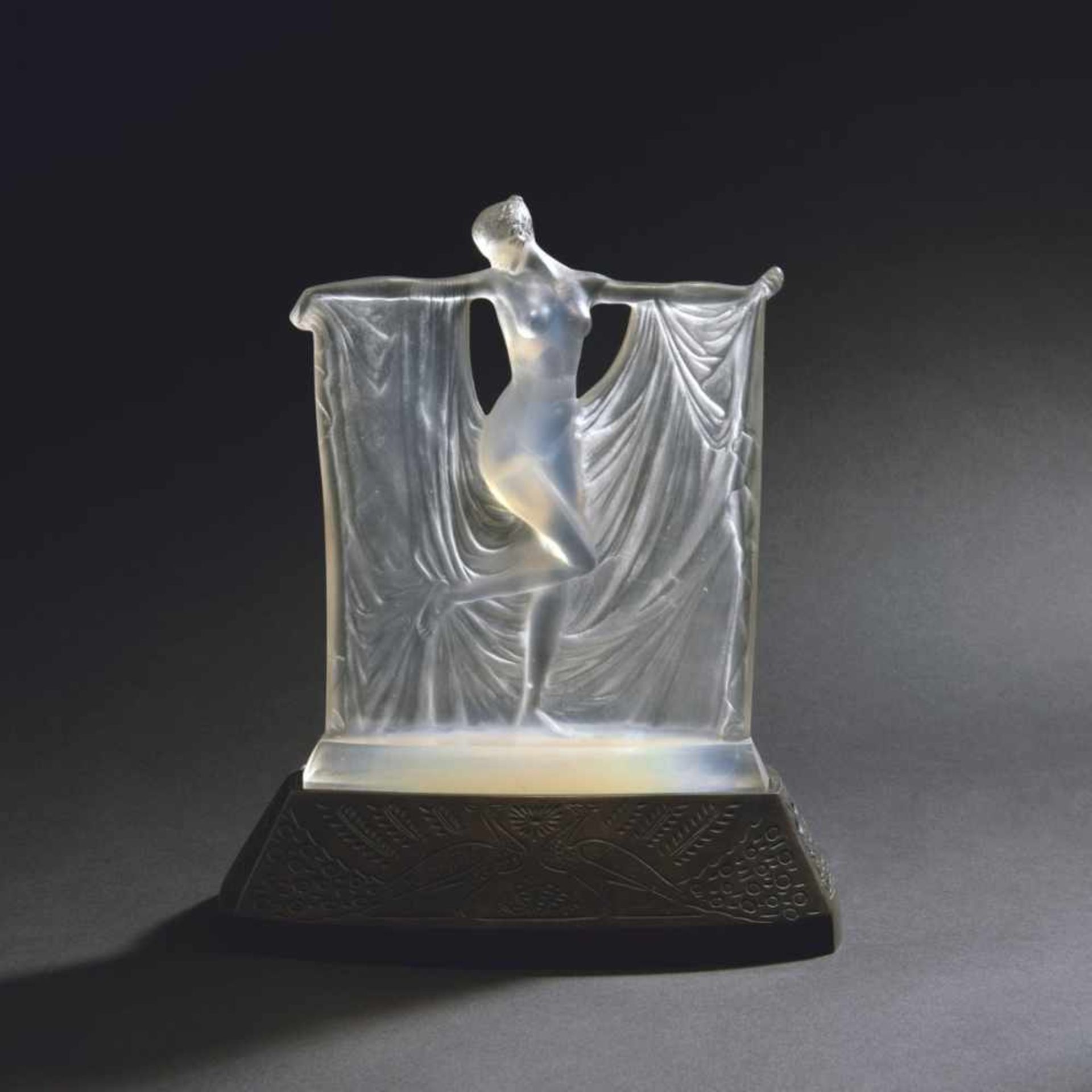 René Lalique, 'Suzanne' table light, 1925'Suzanne' table light, 1925H. 27 cm (with base). Clear,