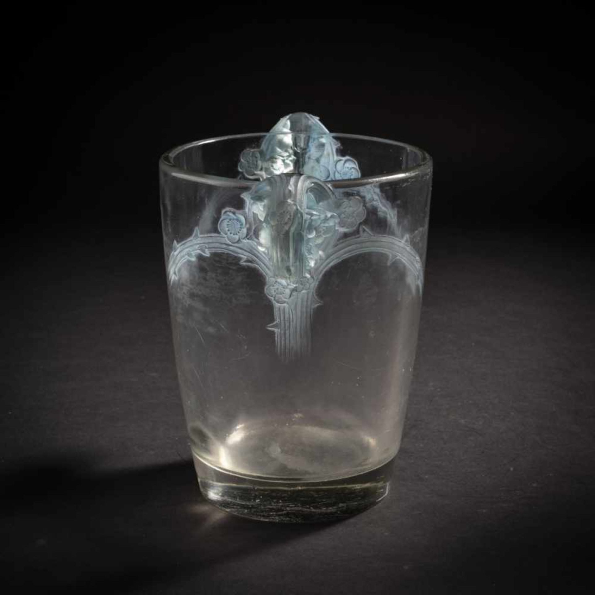 René Lalique, 'Chamarande' vase, 1926'Chamarande' vase, 1926H. 19 cm. Clear, moulded glass, - Bild 3 aus 6