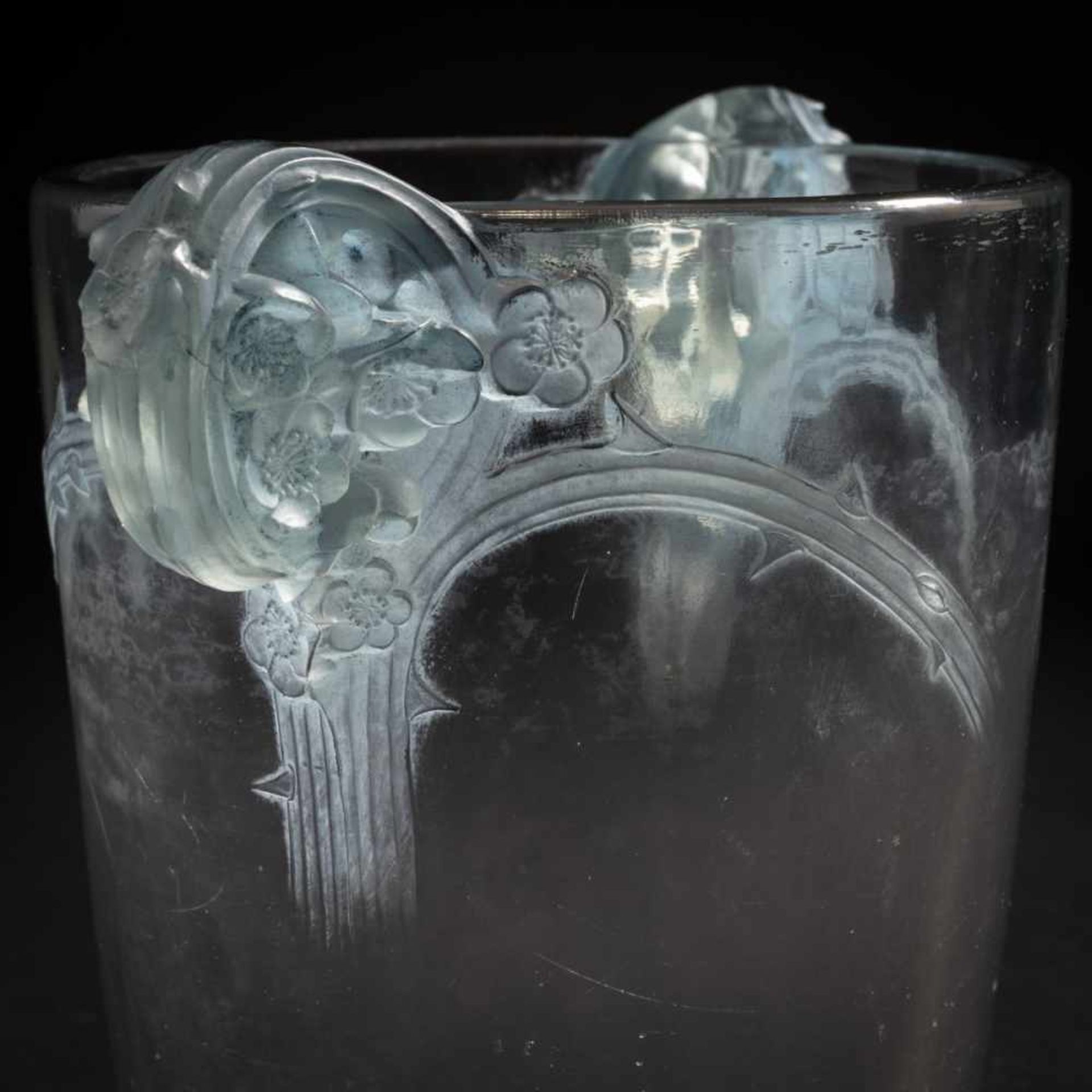 René Lalique, 'Chamarande' vase, 1926'Chamarande' vase, 1926H. 19 cm. Clear, moulded glass, - Bild 4 aus 6