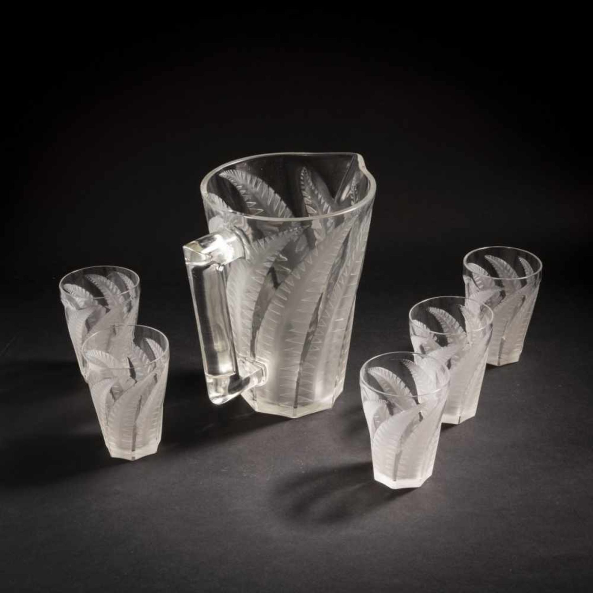 René Lalique, 'Hespérides' lemonade set, 1931'Hespérides' lemonade set, 1931Carafe with five - Bild 2 aus 8