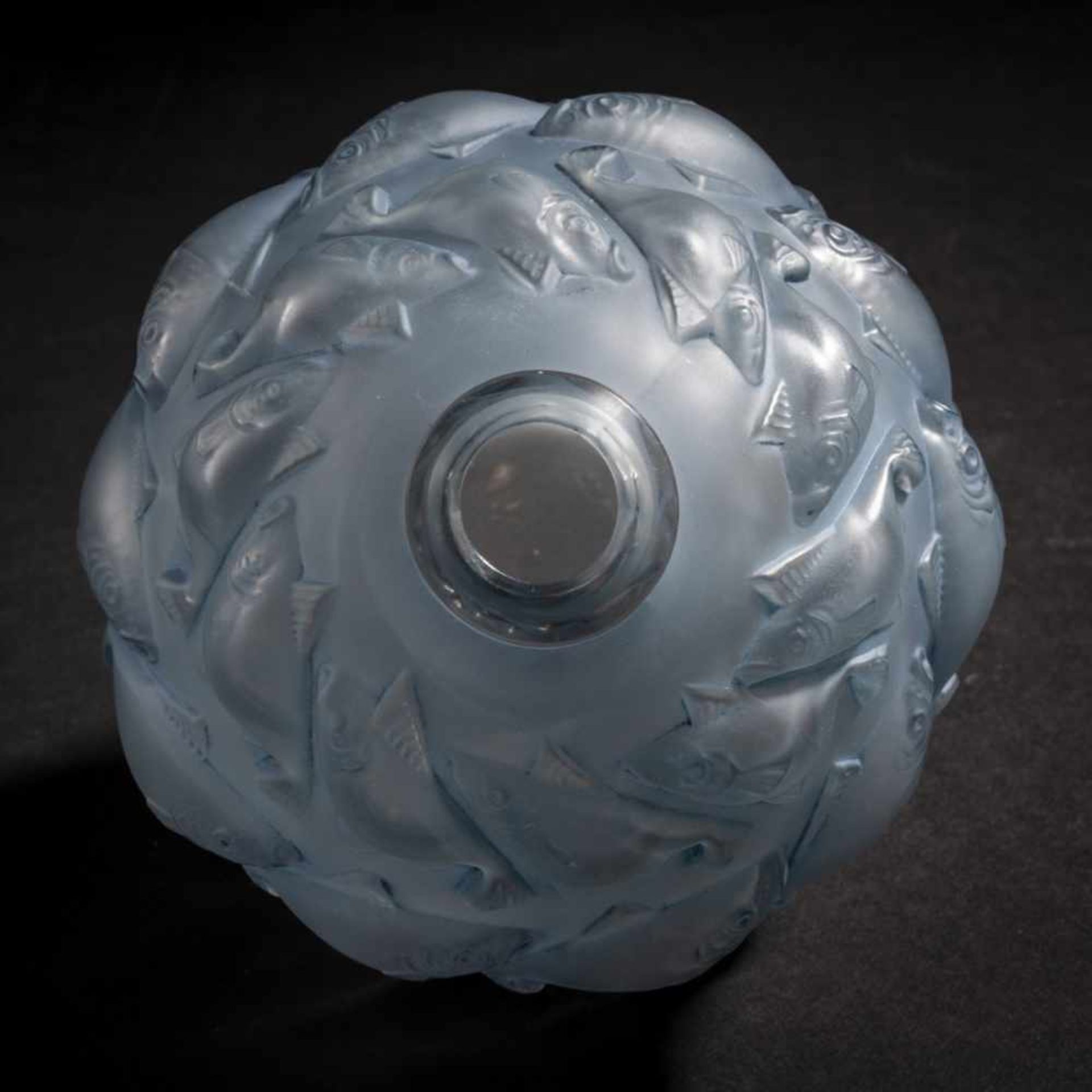 René Lalique, 'Camaret' vase, 1928'Camaret' vase, 1928H. 14 cm. Clear, mould-blown glass, satined, - Bild 2 aus 4