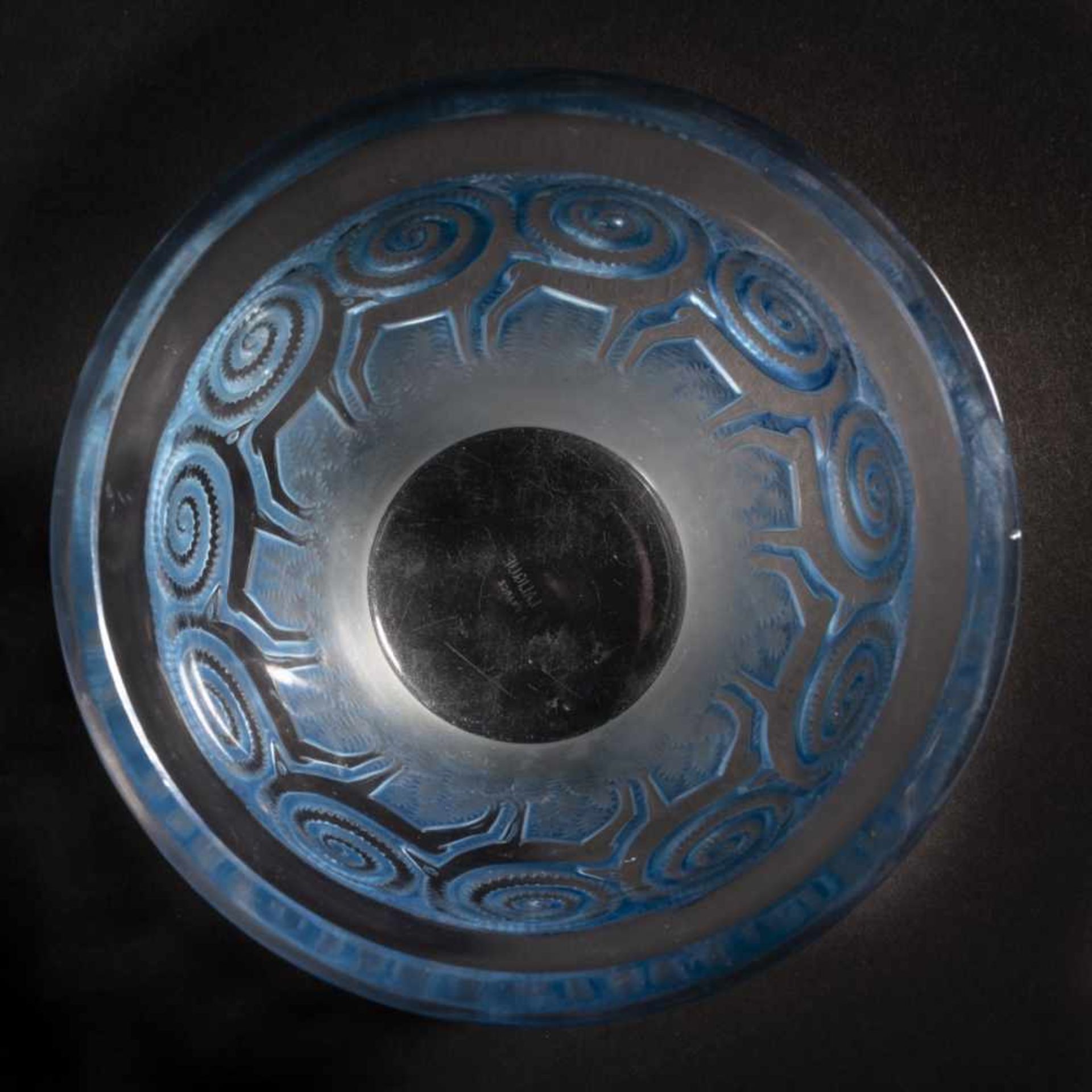 René Lalique, 'Rennes' vase, 1933'Rennes' vase, 1933H. 12.5 cm. Clear, moulded glass, blue patina, - Bild 3 aus 4