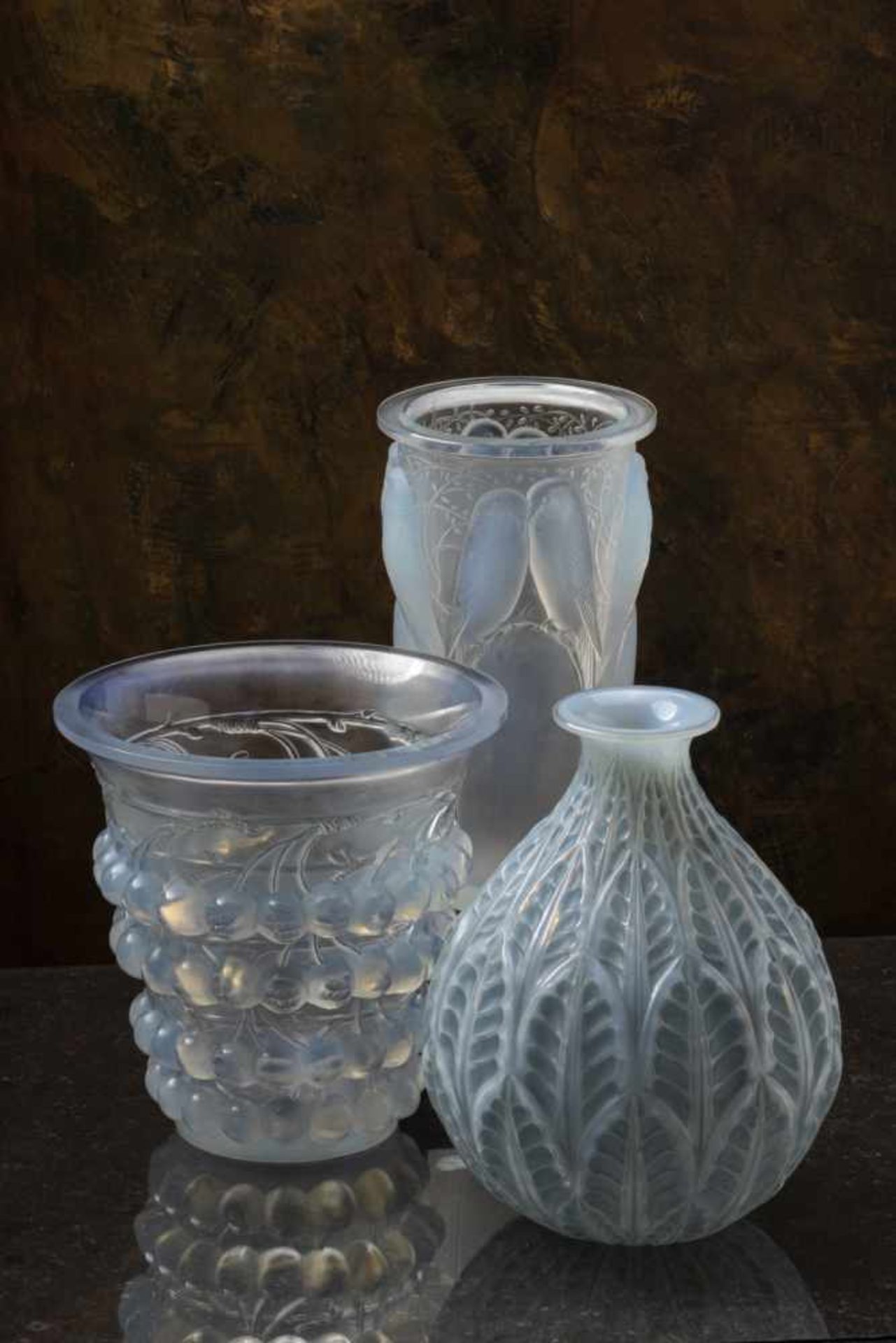 René Lalique, 'Ceylan' vase, 1924'Ceylan' vase, 1924H. 24.3 cm. Clear, moulded glass, satined and - Bild 9 aus 10