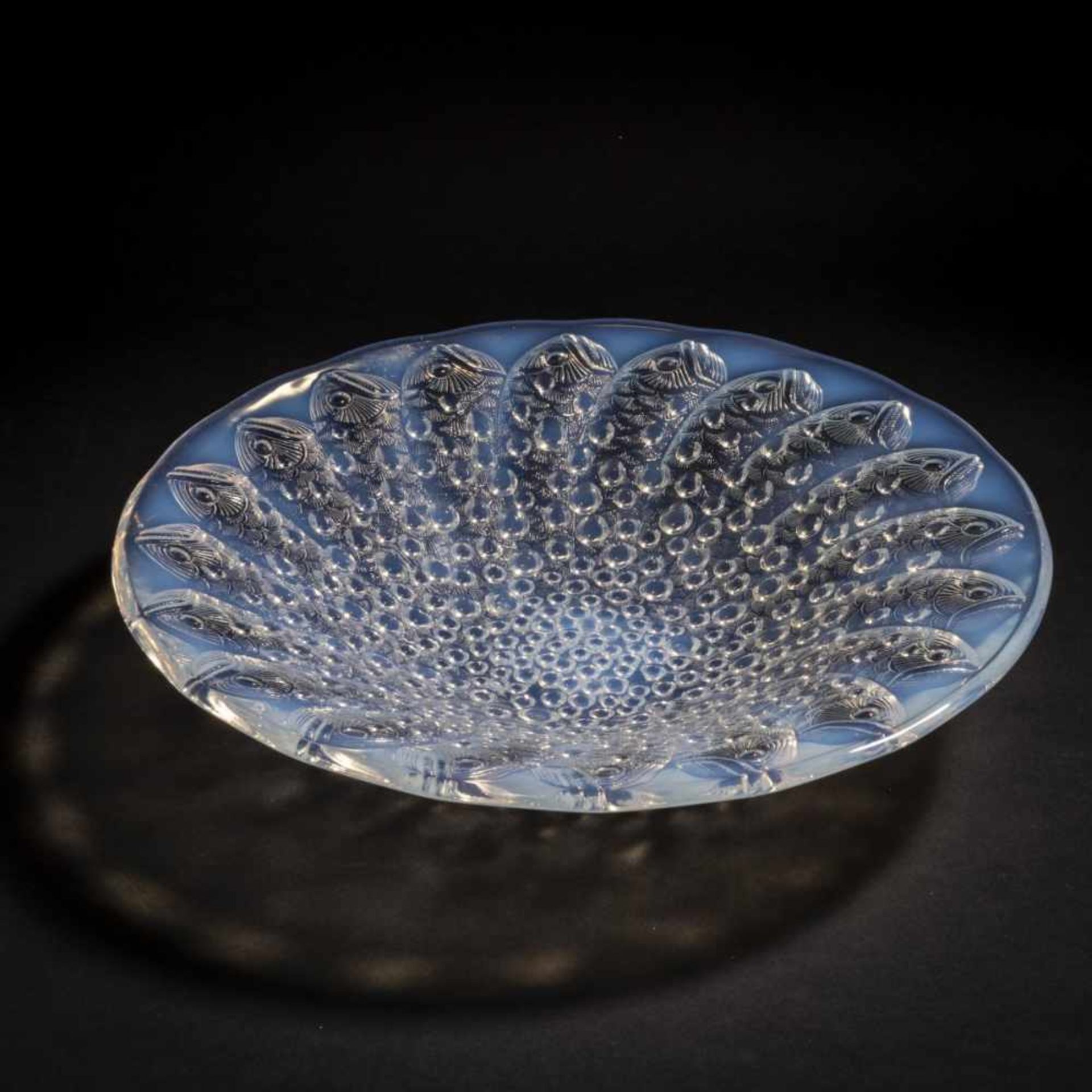 René Lalique, 'Roscoff' bowl, 1932'Roscoff' bowl, 1932D. 35 cm. Clear, moulded glass, opalescent. - Bild 3 aus 8