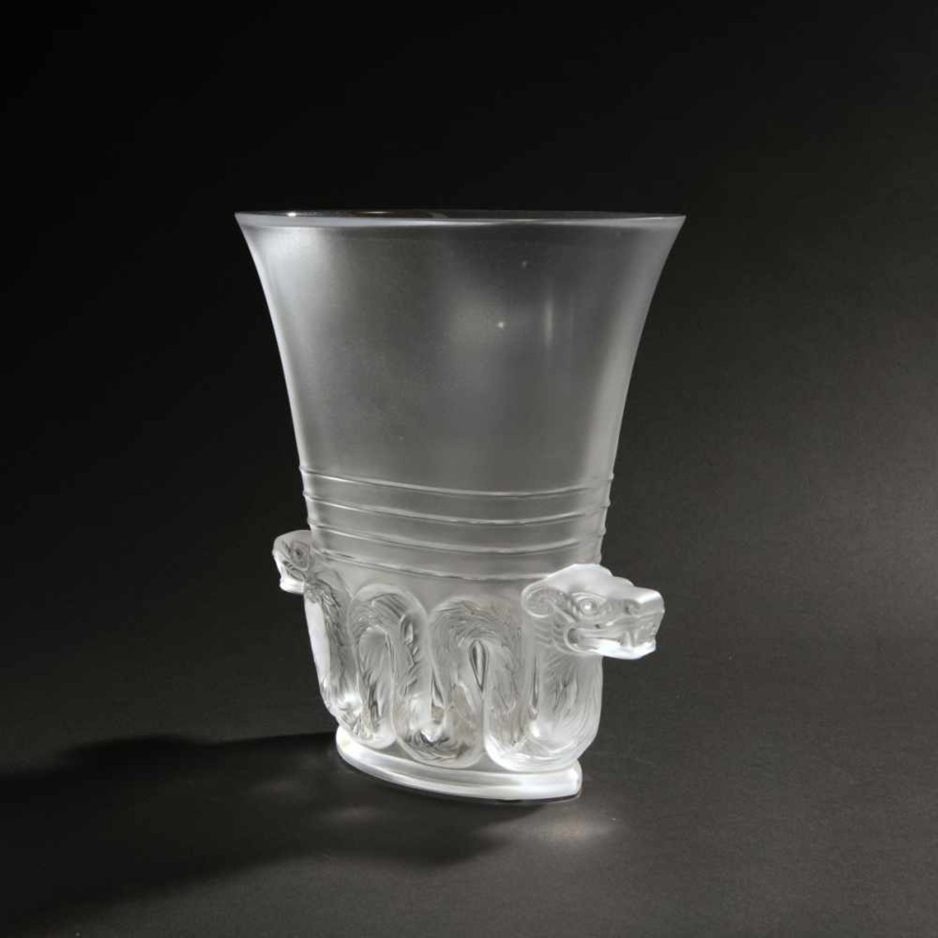 Marc Lalique, Vase with dragons, after 1948Vase with dragons, after 1948H. 24 cm. Clear moulded - Bild 2 aus 3