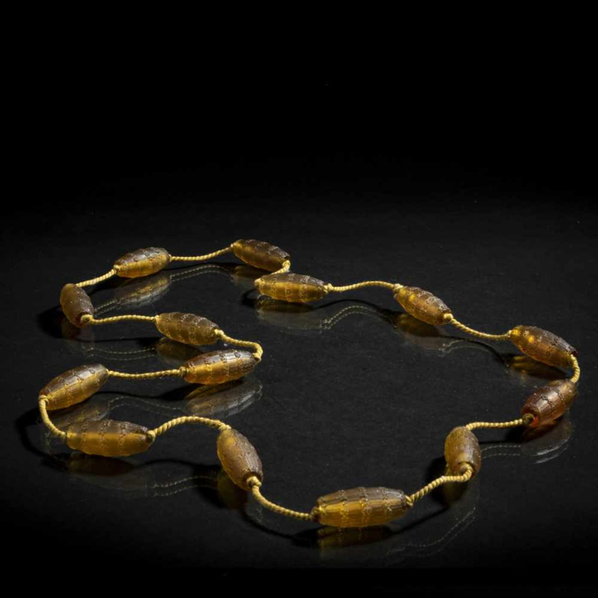 René Lalique, 'Fleurettes' necklace, 1920'Fleurettes' necklace, 1920L. 49.5 cm, glass beads: 3.2 x - Bild 2 aus 3