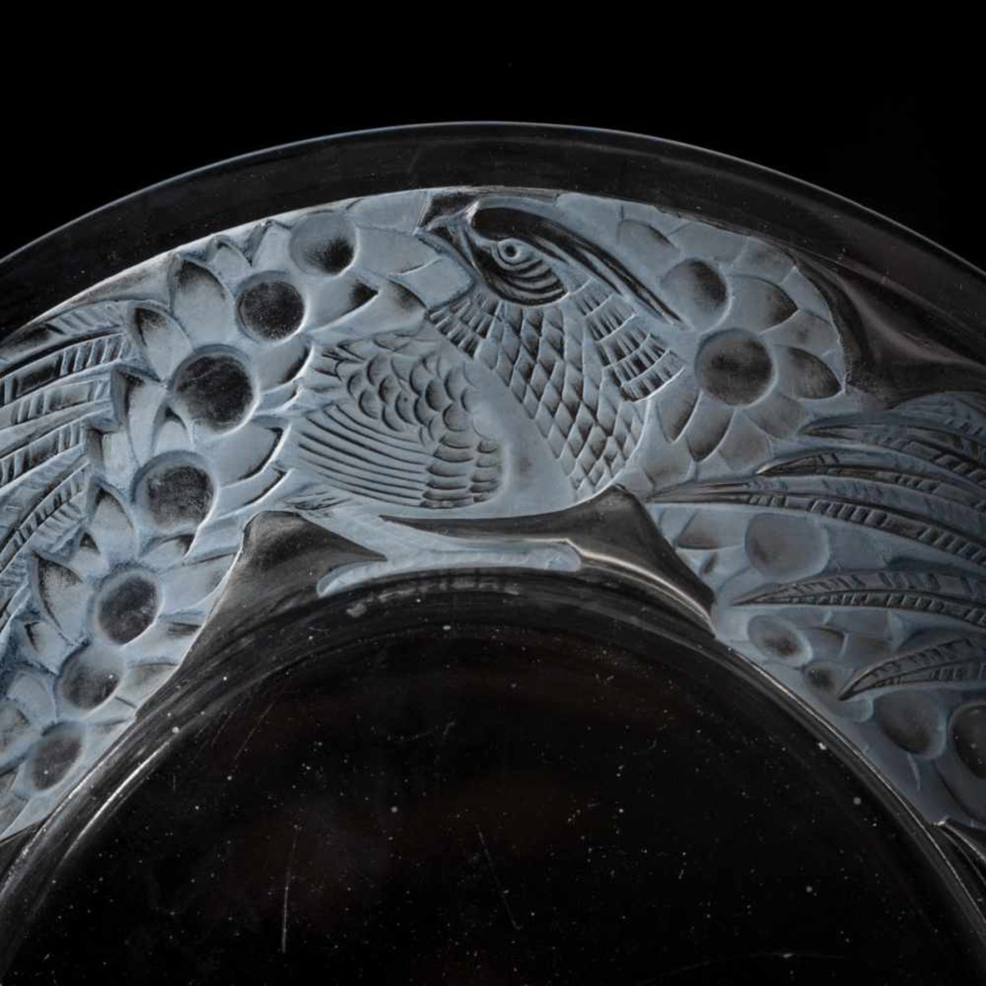 René Lalique, 'Faisans' bowl, 1941'Faisans' bowl, 1941L. 43.5 cm. Clear, moulded glass, partially - Bild 6 aus 6