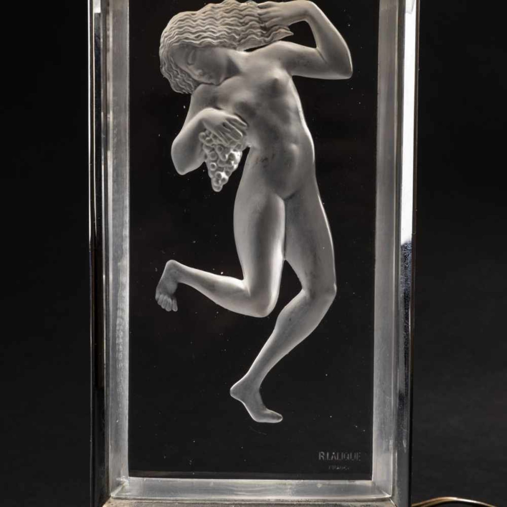 René Lalique, 'Bacchante' table lamp, 1931'Bacchante' table lamp, 1931H. 37.7 cm. Clear, moulded - Bild 3 aus 4