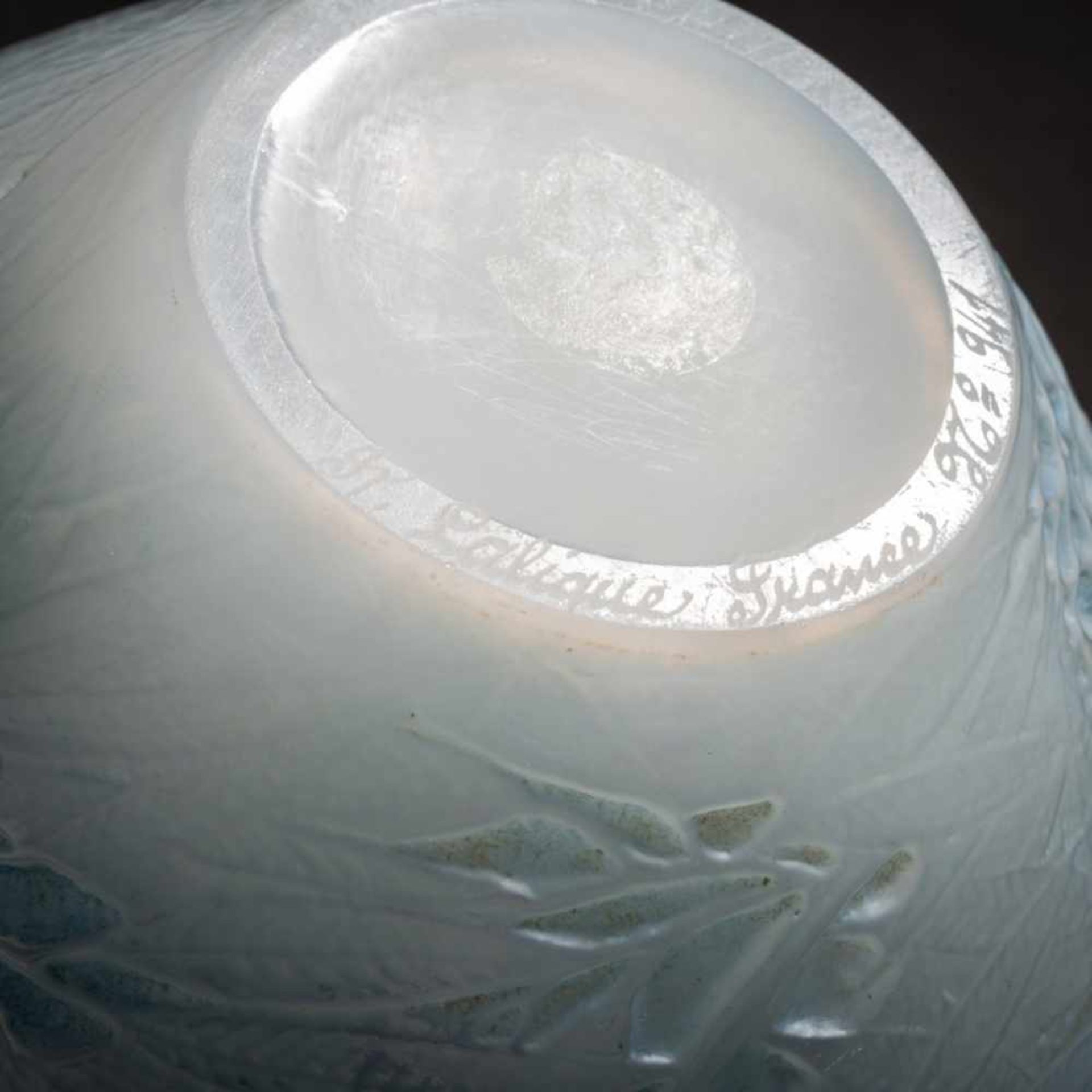 René Lalique, 'Esterel' vase, 1923'Esterel' vase, 1923H. 15.5 cm. Clear, mould-blown glass, - Bild 4 aus 5