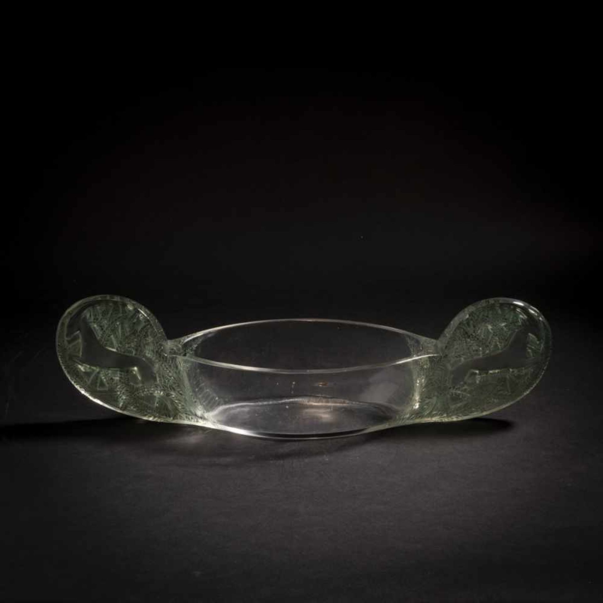 René Lalique, 'Saint-Hubert' jardinière, 1927'Saint-Hubert' jardinière, 1927L. 48 cm. Clear, moulded - Bild 3 aus 6