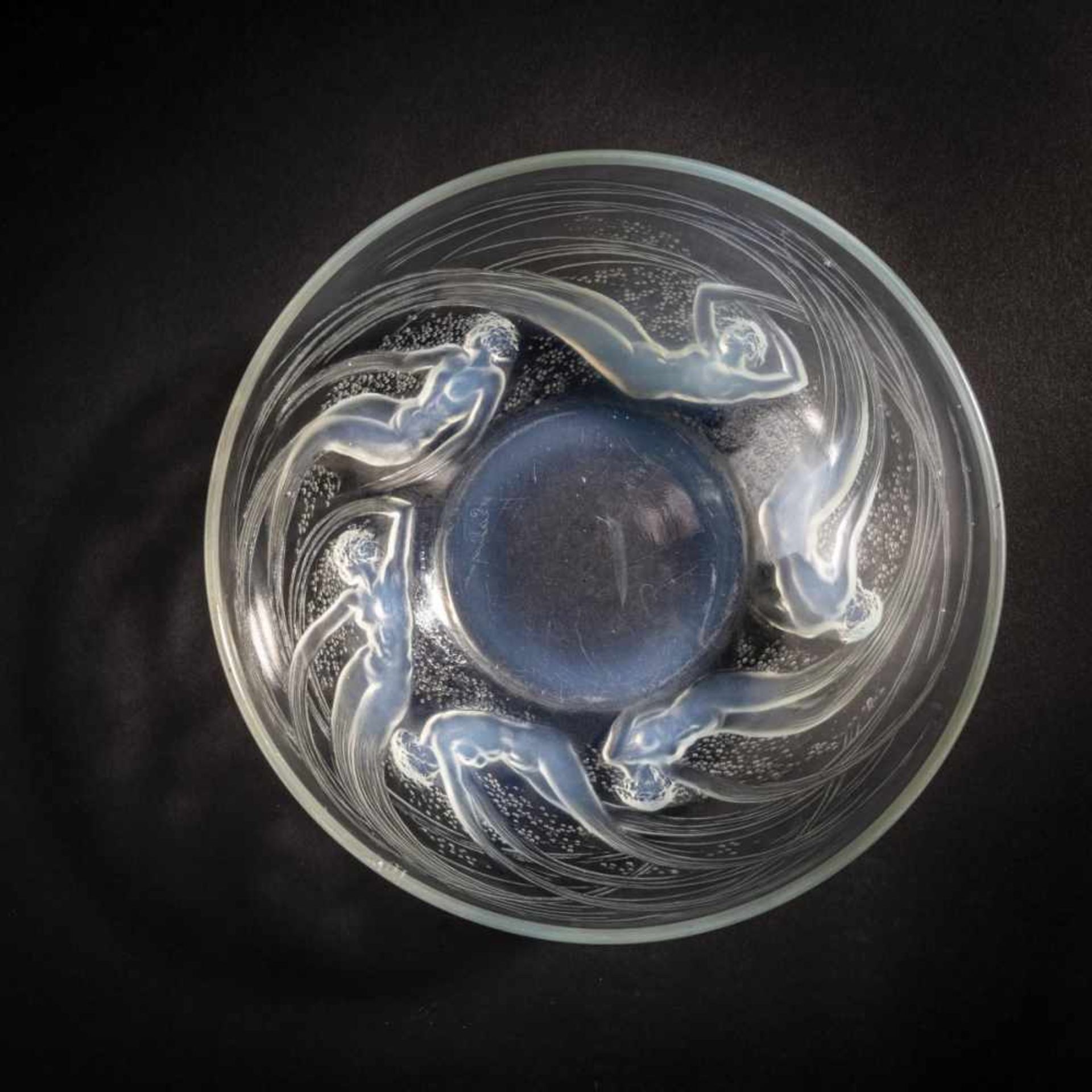 René Lalique, 'Ondines' bowl, 1921'Ondines' bowl, 1921D. 21 cm. Clear, moulded glass, opalescent, - Bild 2 aus 5