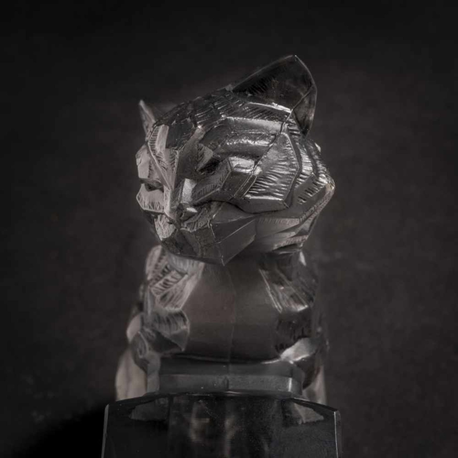 René Lalique, 'Chat' paperweight, 1929'Chat' paperweight, 1929H. 8 cm. Clear, moulded glass, - Bild 4 aus 4