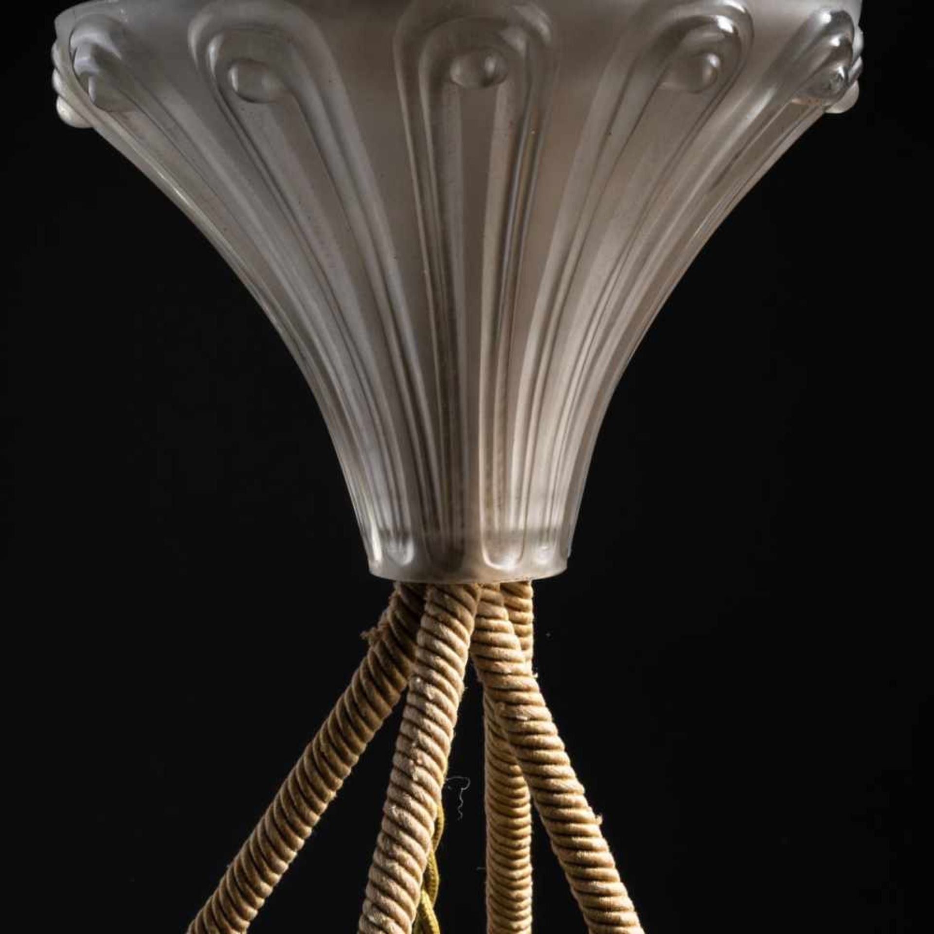 René Lalique, Pendant light 'Dahlias', 1921Pendant light 'Dahlias', 1921D. 30.5 cm. Clear, moulded - Bild 4 aus 4