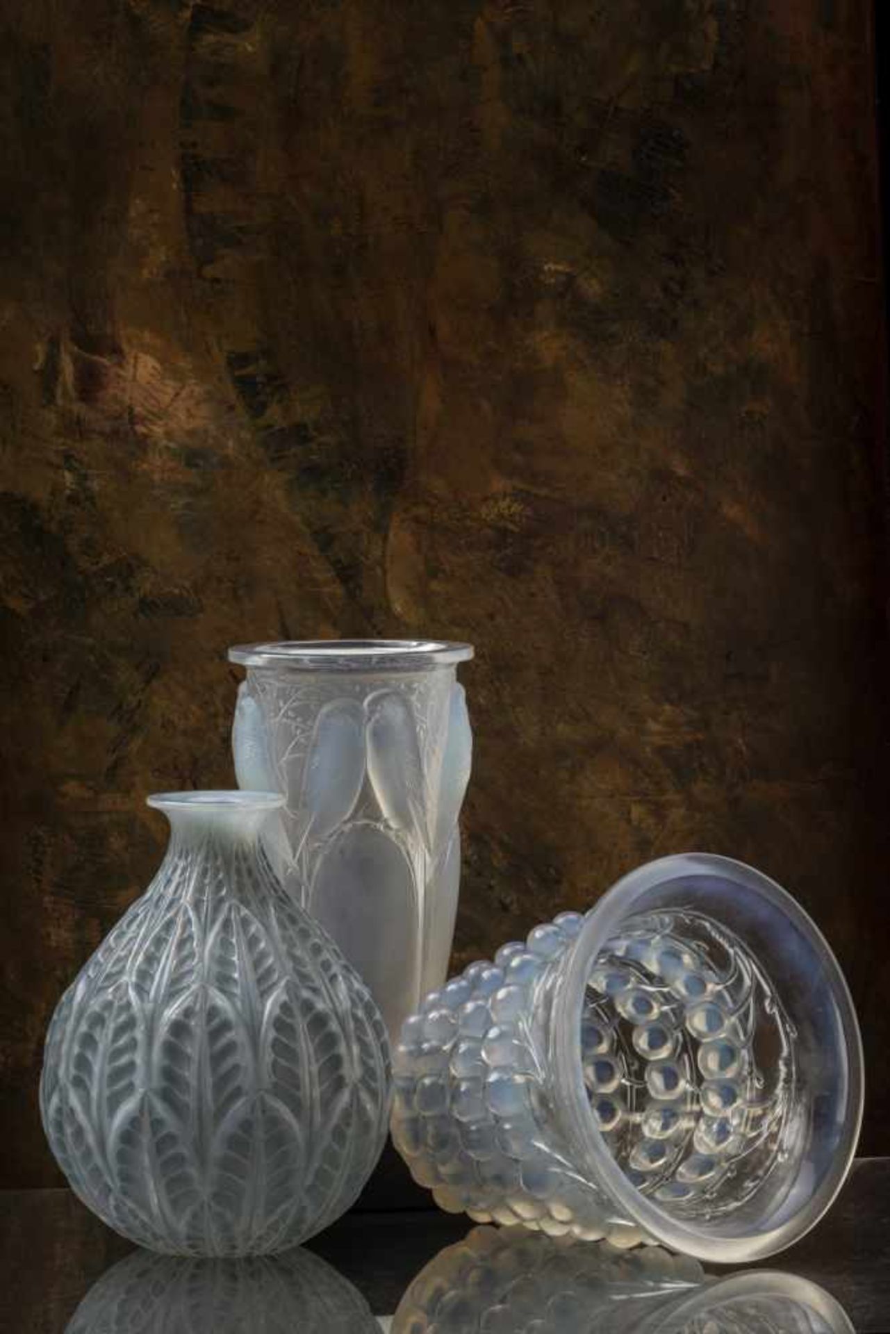 René Lalique, 'Ceylan' vase, 1924'Ceylan' vase, 1924H. 24.3 cm. Clear, moulded glass, satined and - Bild 8 aus 10