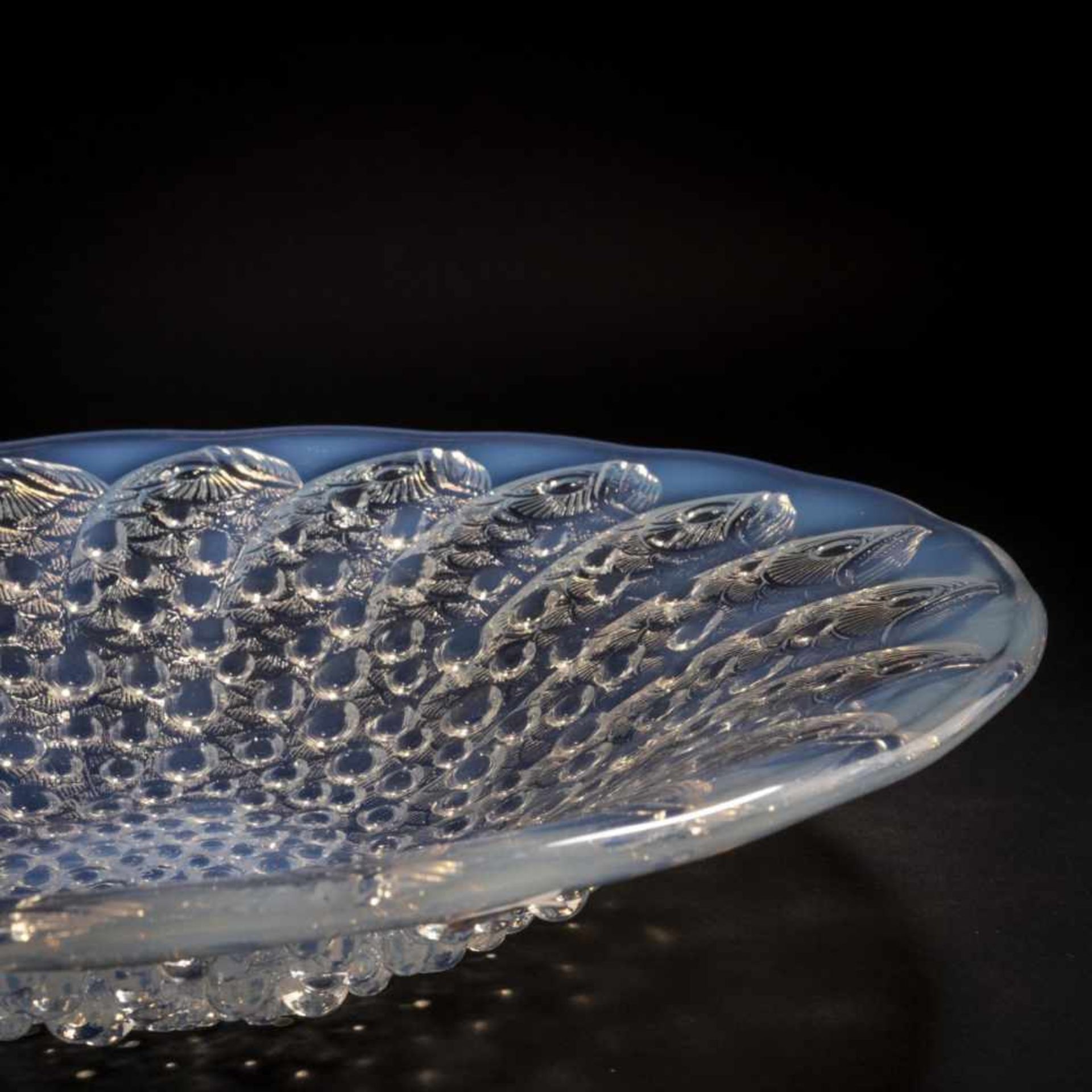 René Lalique, 'Roscoff' bowl, 1932'Roscoff' bowl, 1932D. 35 cm. Clear, moulded glass, opalescent. - Bild 8 aus 8