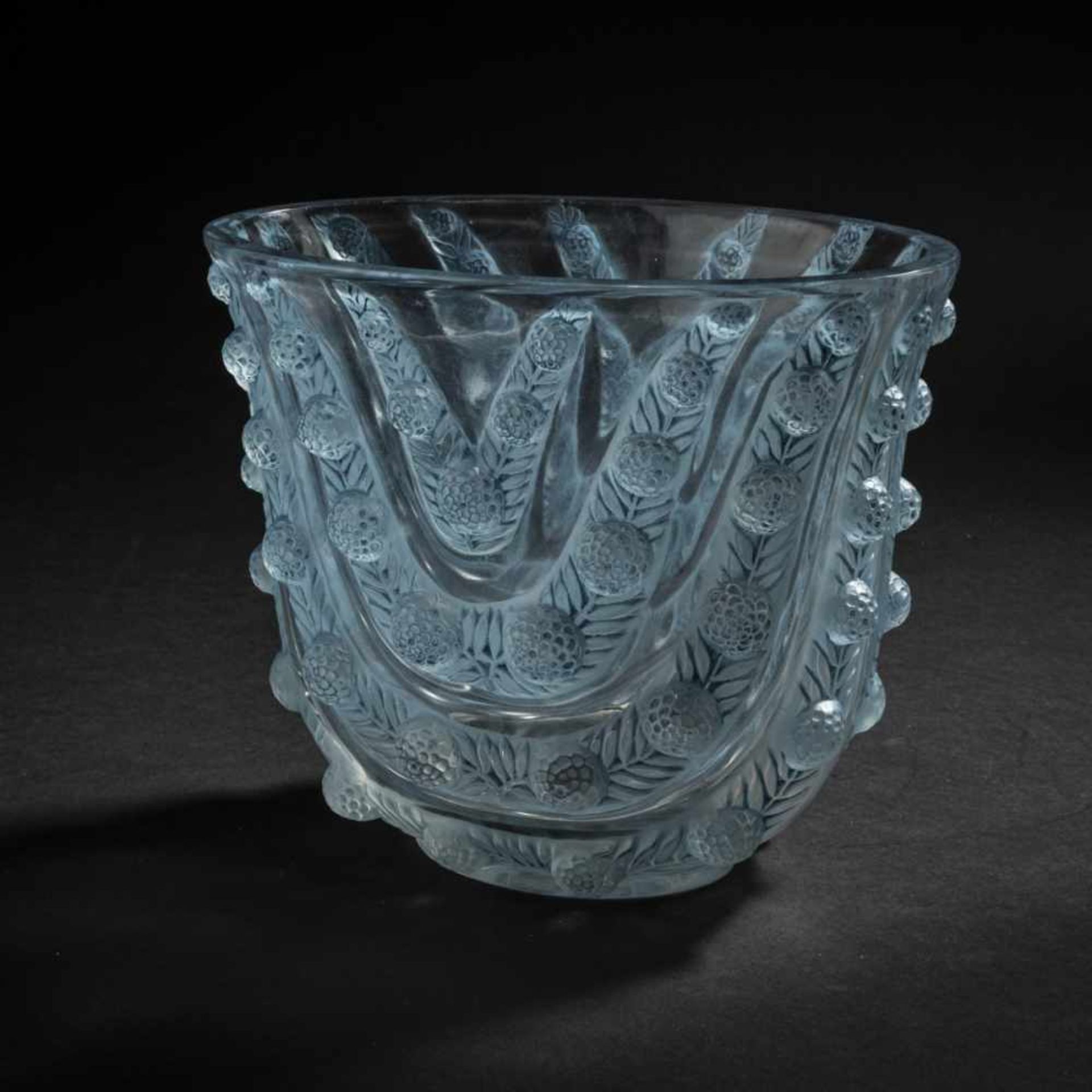 René Lalique, 'Vichy' vase, 1937'Vichy' vase, 1937H. 17 cm. Clear, moulded glass, partially satined, - Bild 2 aus 6